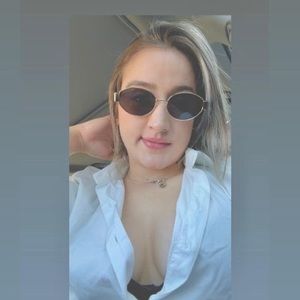 Meet your Posher, Valeria